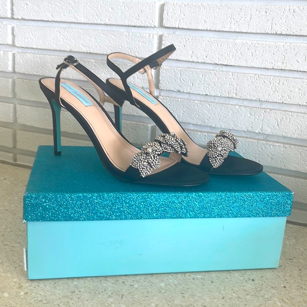 Betsy Johnson Blue Harlo Black Satin Heels Size 9